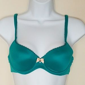 Victoria secret lightly lined 34b bra